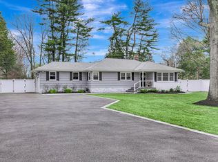 14 Ursular Ct, Smithtown, NY 11787
