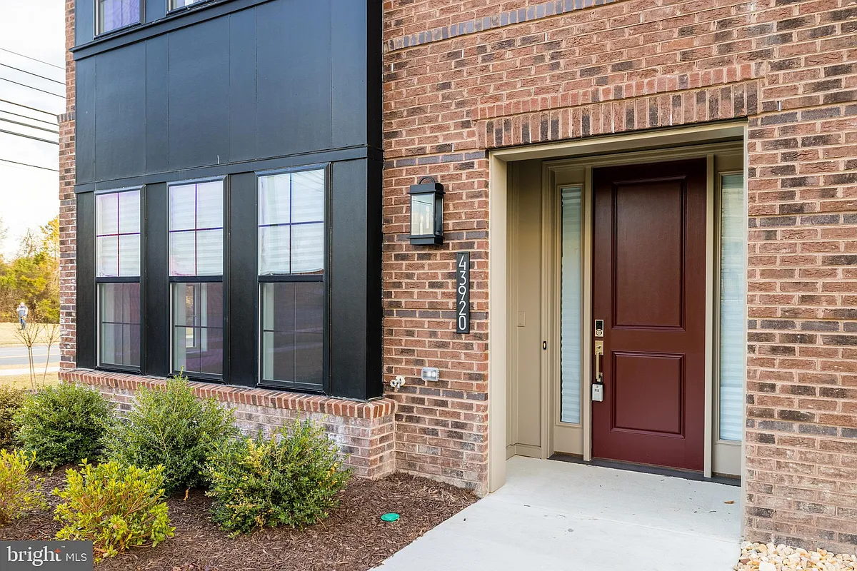 Building Photo - 43920 Ludwell Farm Sq