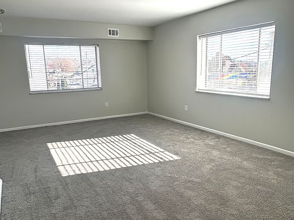 Gorgeous Sunlite and spacious living space.