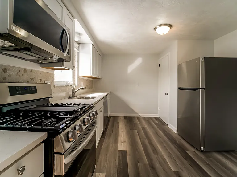 211 Andora Dr — Photo 3