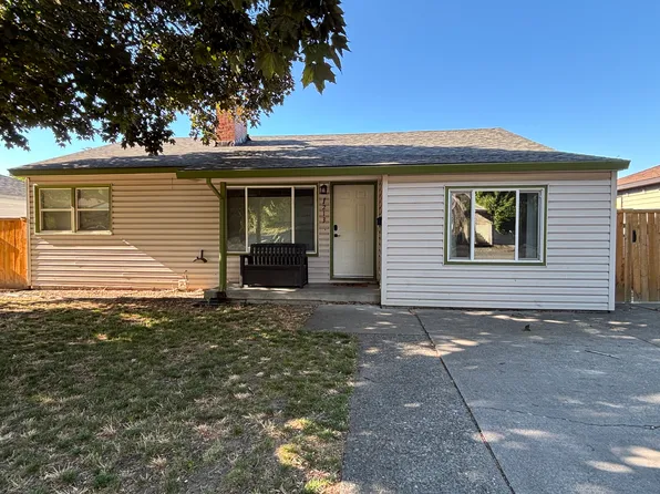 1213 E 17th St, The Dalles, OR 97058
