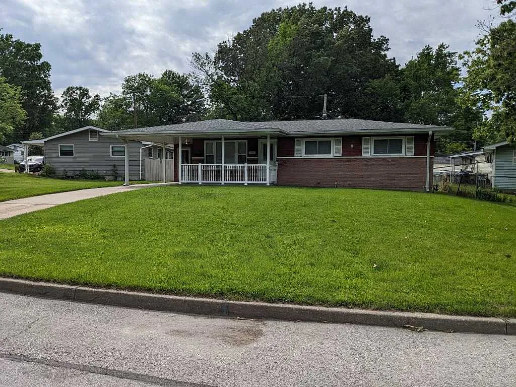706 Riderwood Dr photo 1