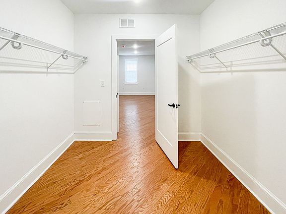 5th image of 212 W 9th St #203