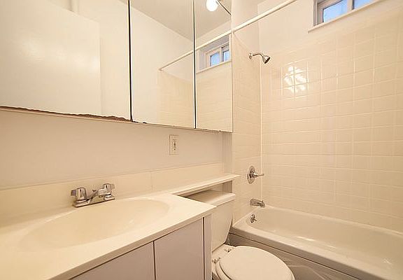 3rd image of 316 E 84th St APT 4R