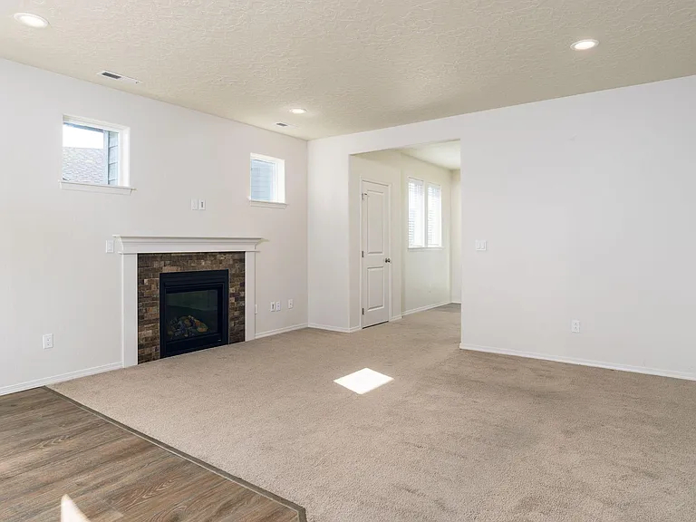 7516 W Corona Dr — Photo 3