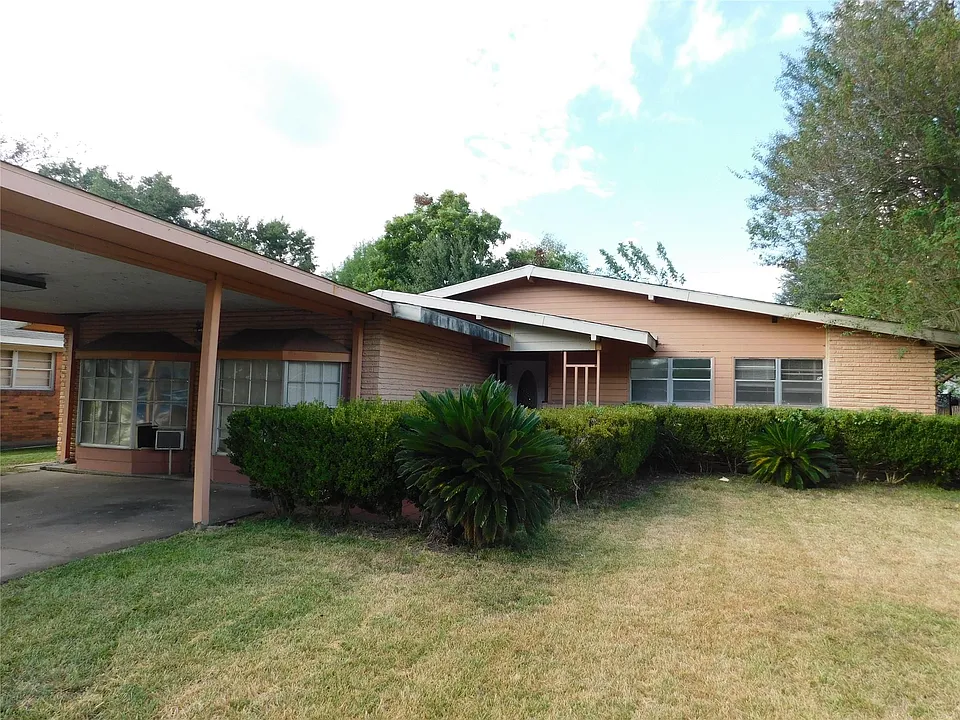 402 Cavalier Ln