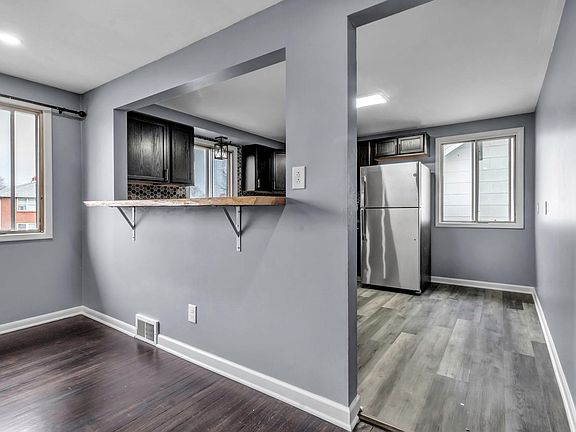 4th image of 208 School St