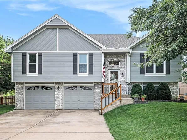 405 Newport Dr, Smithville, MO 64089