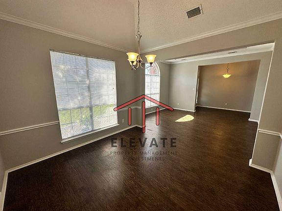 3rd image of 820 Claire View Dr