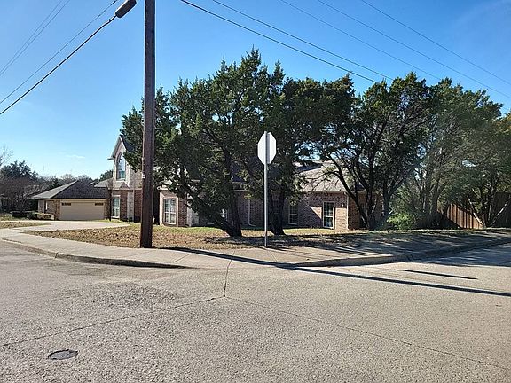 3rd image of 415 N Greenstone Ln