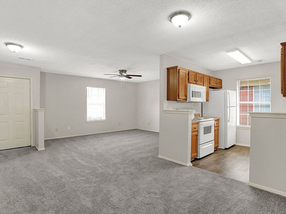 1st image of 818 Barrington Woods Cv #846