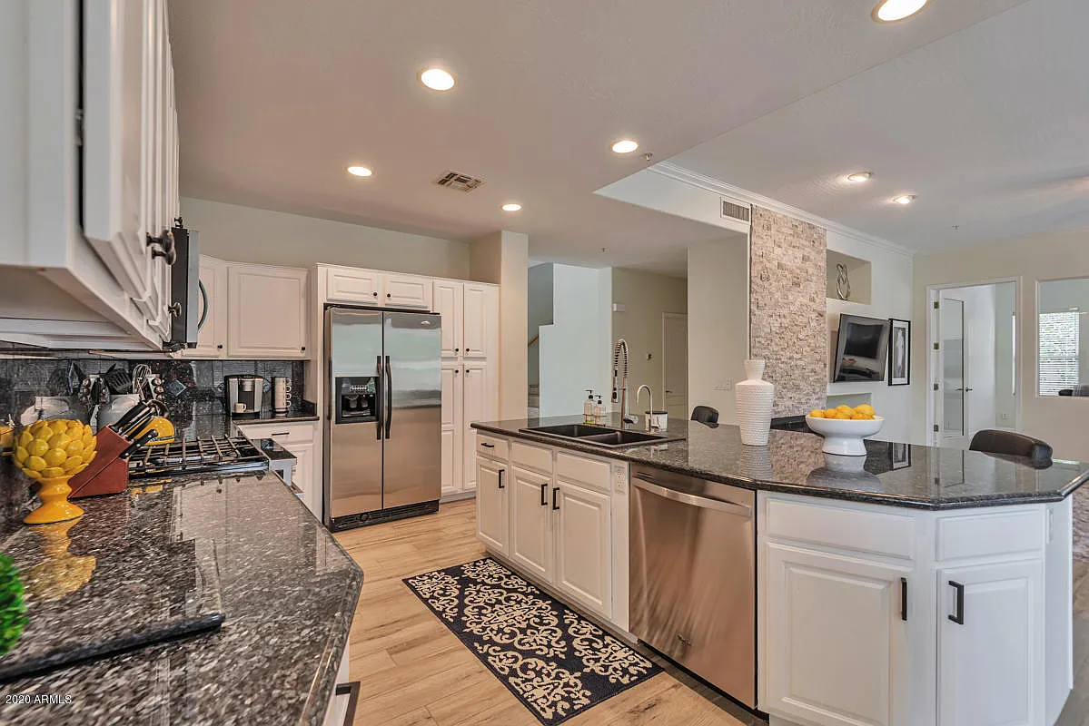 5 bed, 3.5 bath, 3462 sqft, $12,000 — Photo 4