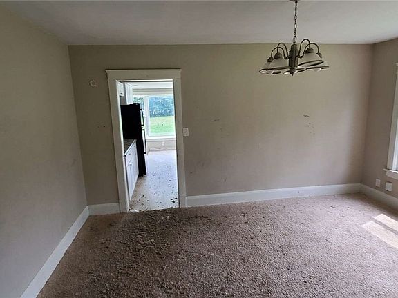 4th image of 251 E 280th St