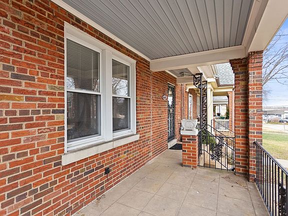 3rd image of 4312 10th St NE