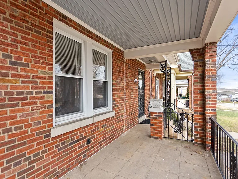 4312 10th St NE — Photo 3
