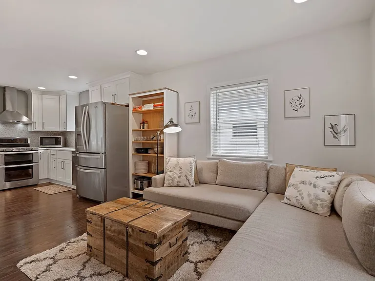 2410 S Dakota Ave NE — Photo 16