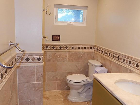 4th image of 1009 W Coolspring Ave