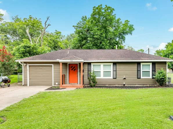 708 Alice St, Sweeny, TX 77480