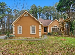 889 Lakeview Rd, Grayson, GA 30017