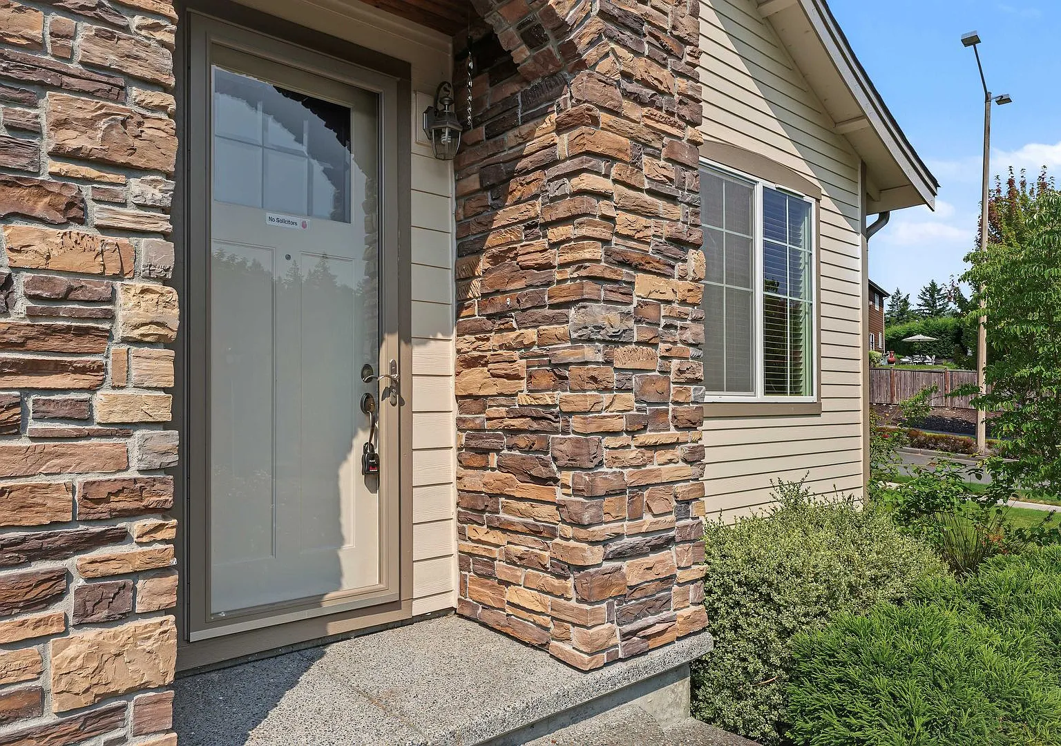 4BR, 2.5 Bath + Loft DuPont Home — Photo 2