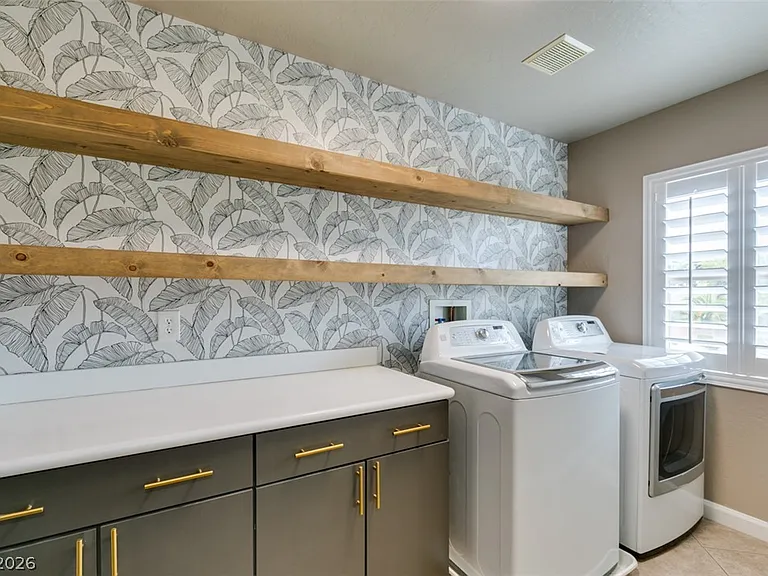 1129 Emanuel St — Photo 34