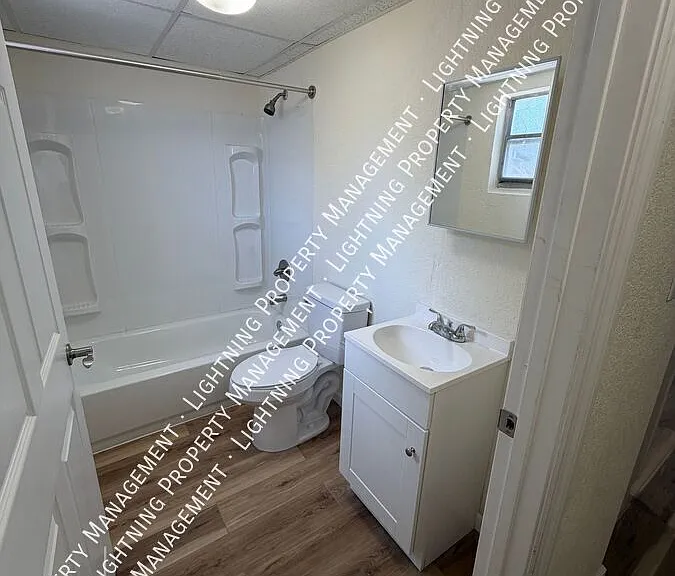 Driftwood Apartments — Photo 45