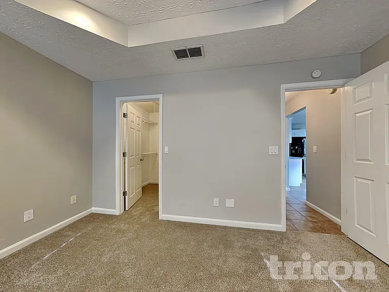 2051 Meadowglen Ln — Photo 12