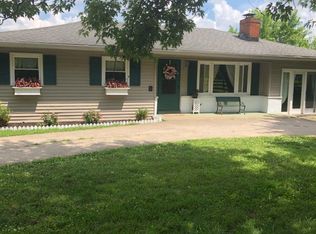 402 Larue Rd, Paris, KY 40361
