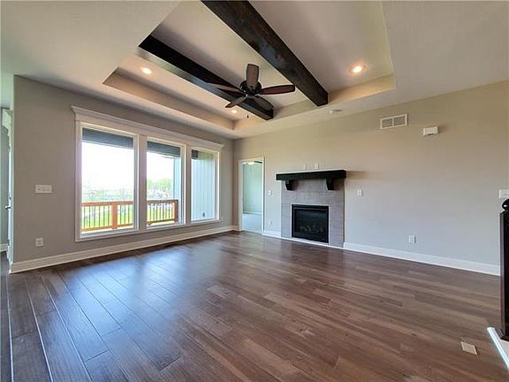 5th image of 520 SE Colonial Dr
