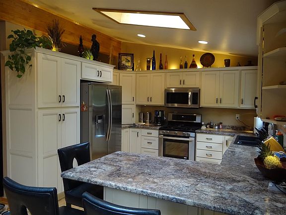 5th image of 318 Sheldon Ct
