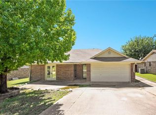 148 Mountain View Dr, Azle, TX 76020