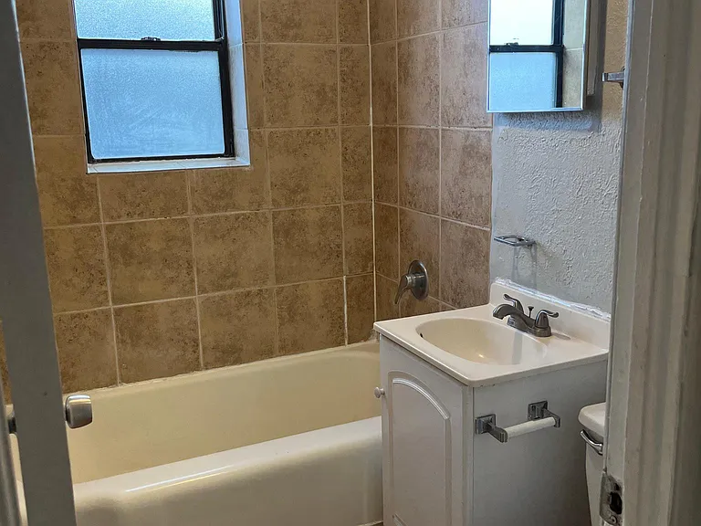 1350 Kingston St #1 — Photo 8