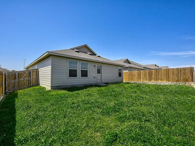 444 Frio Pass Trl — Photo 20