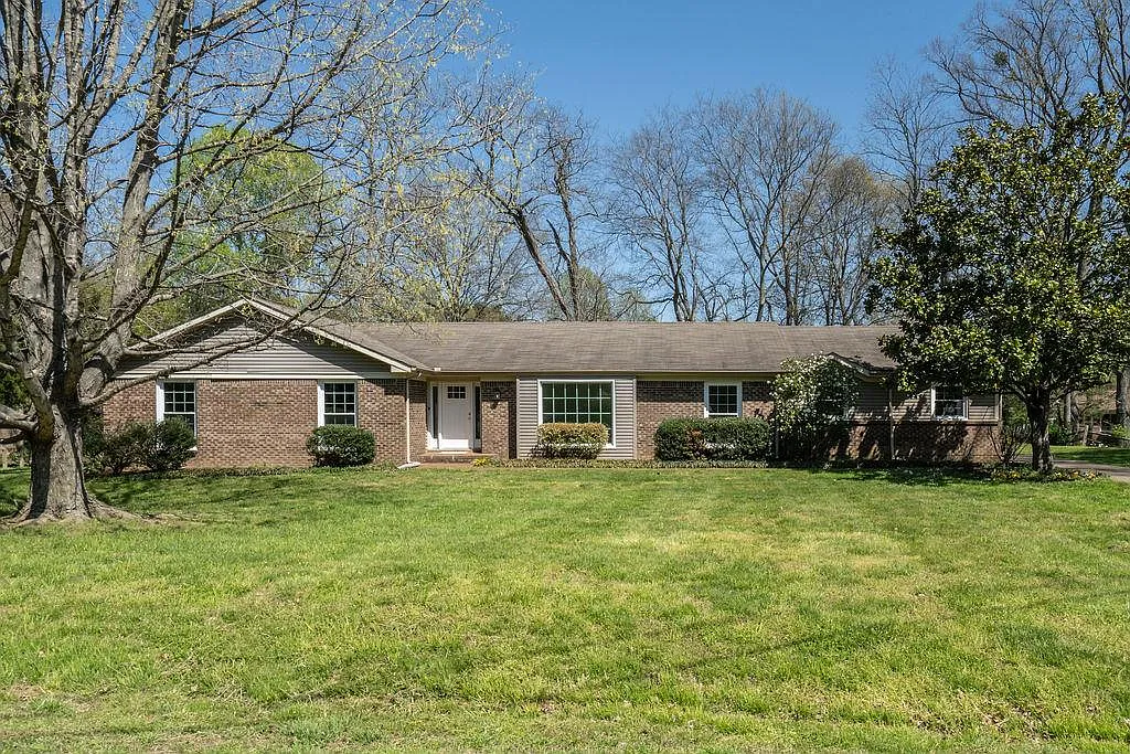 4 bed, 1978 sqft, $3,695 — Photo 1