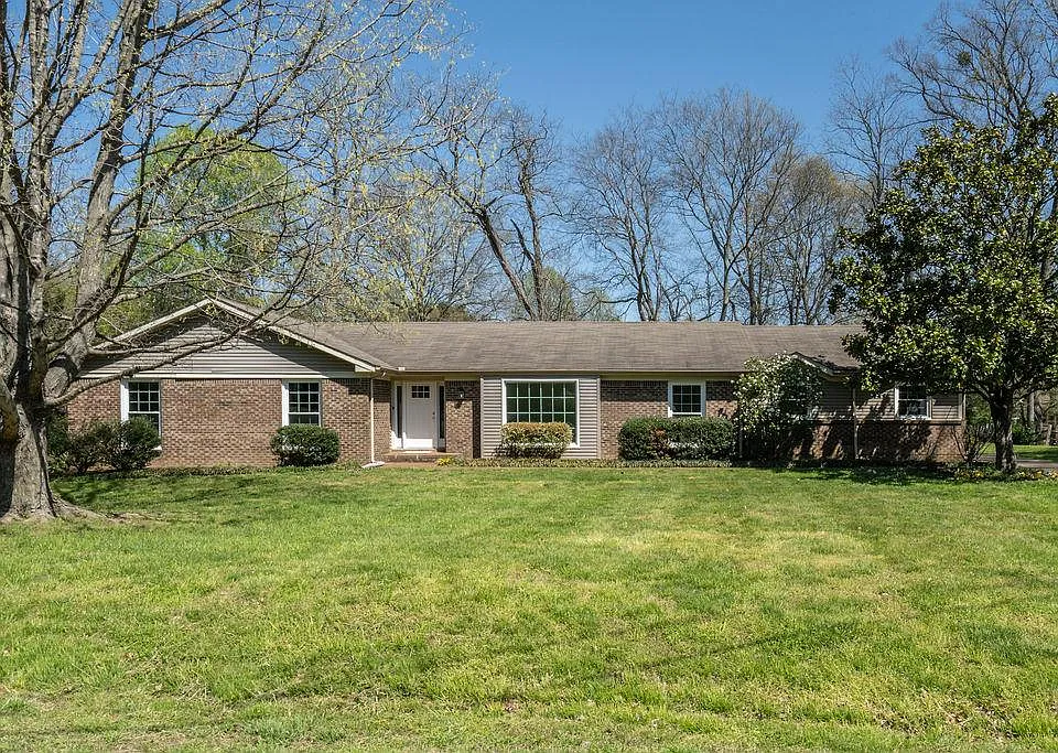 313 Abbey Ln