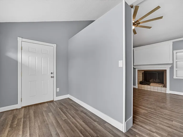 3320 Elm St — Photo 10