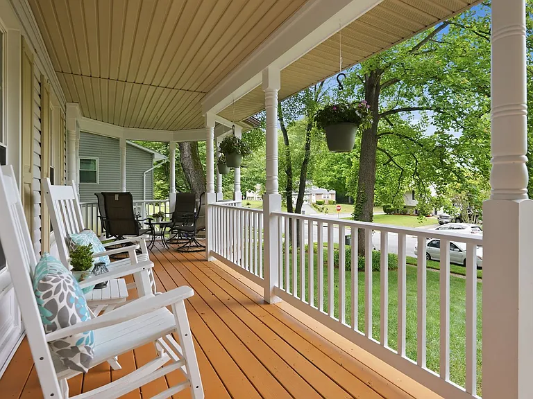 2515 Tabor Ct — Photo 3