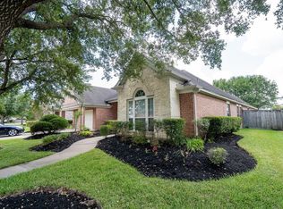 11410 Enclave Lake Ln, Pearland, TX 77584