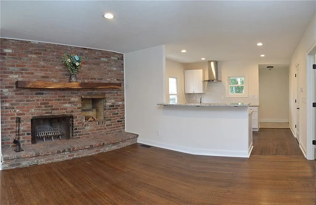 408 N Bancroft St — Photo 3