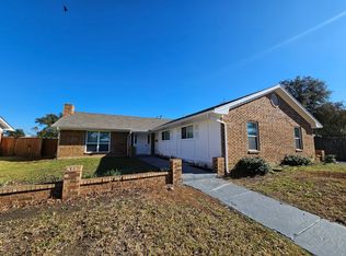 2400 Meadow Creek Dr, Carrollton, TX 75006