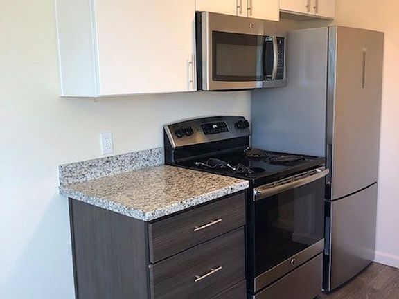 3rd image of 6811 NE Grand Ave #205