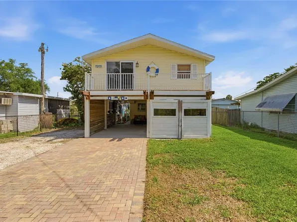 5251 Alpaca Dr, Weeki Wachee, FL 34607