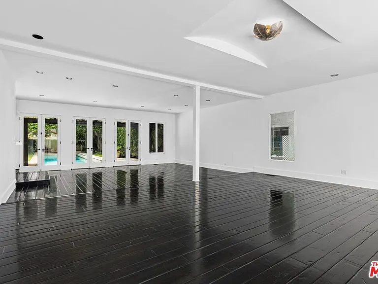 305 S Bedford Dr — Photo 6