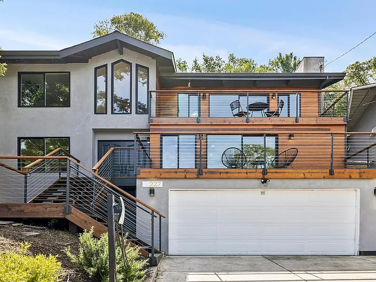 227 Coleman Dr — Photo 1