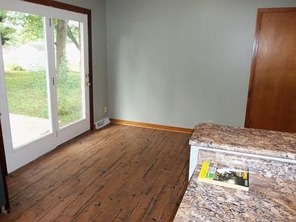 5th image of 422 Peterson Ln