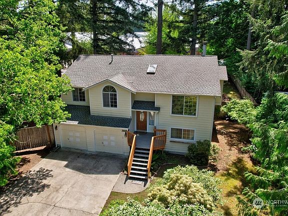 2nd image of 2923 Cornell Court SE
