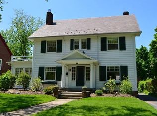 2900 Woodbury Rd, Shaker Heights, OH 44120