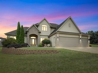 1608 W 3rd St, Pella, IA 50219