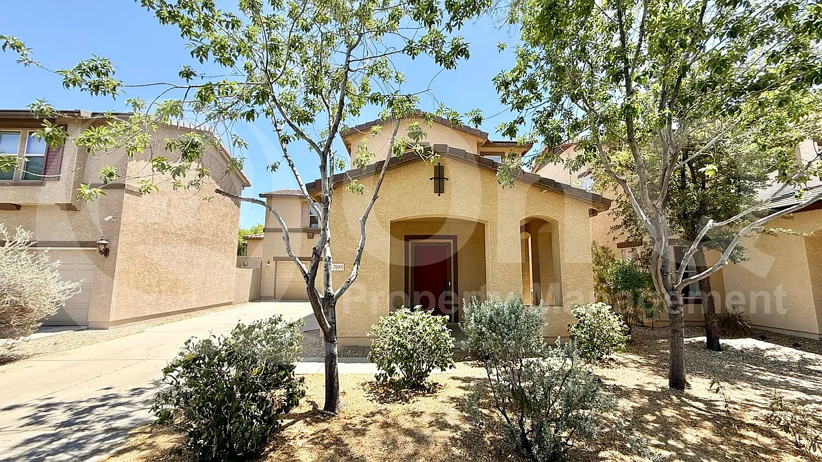 3 bed, 3.0 bath, 1692 sqft, $1,799 — Photo 2