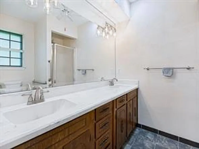 1620 Post Oak Dr — Photo 16